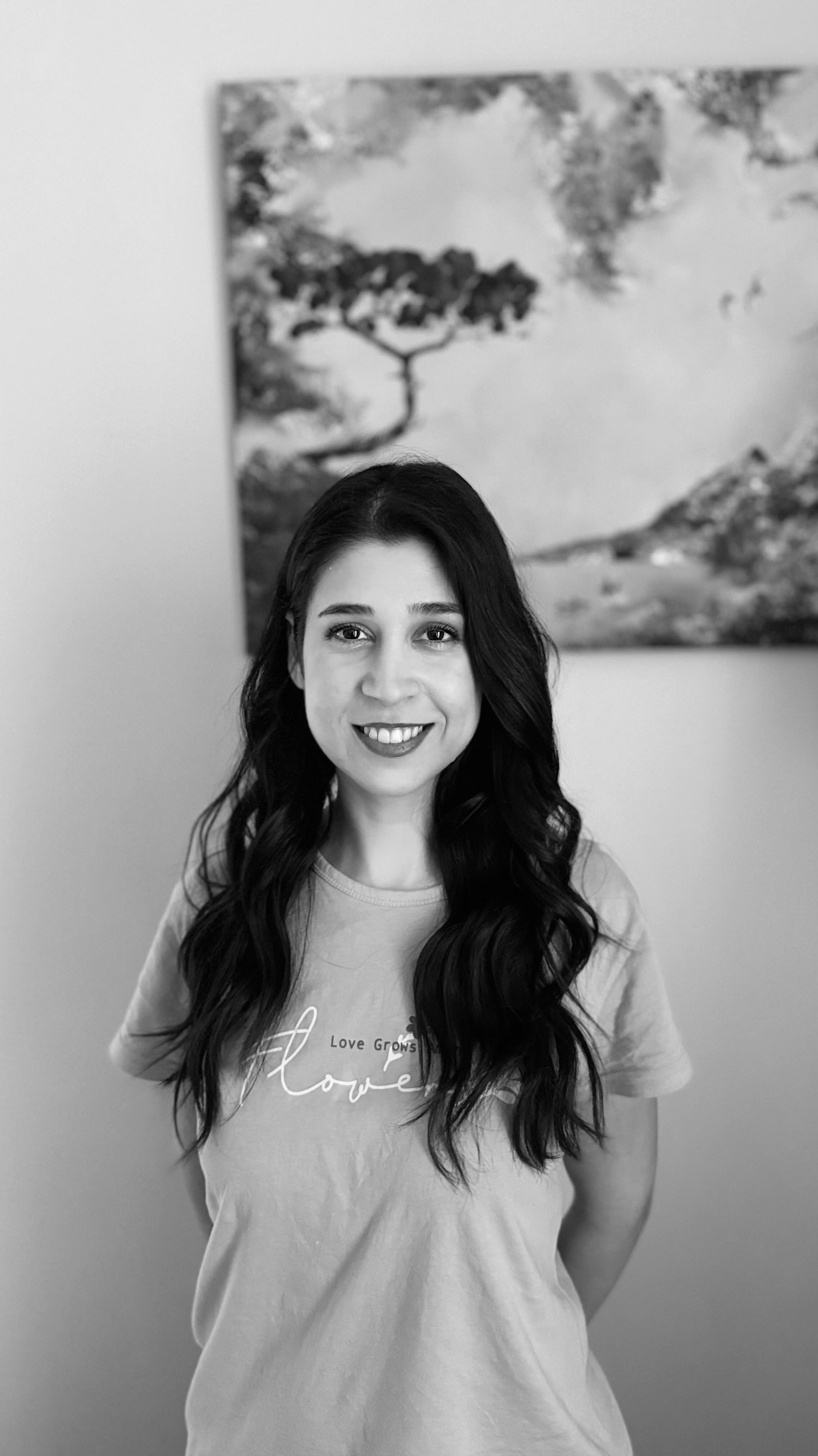 Feyza — painter behind Lunete Art